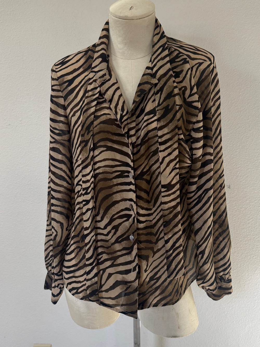 vintage women’s animal print blouse - Picture 2 of 7